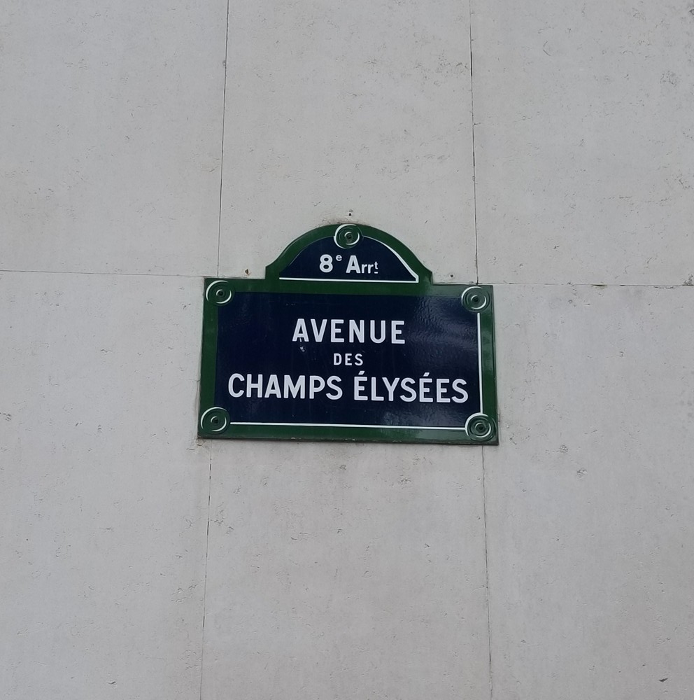 Street sign with the text Avenue des Champs Élysées.