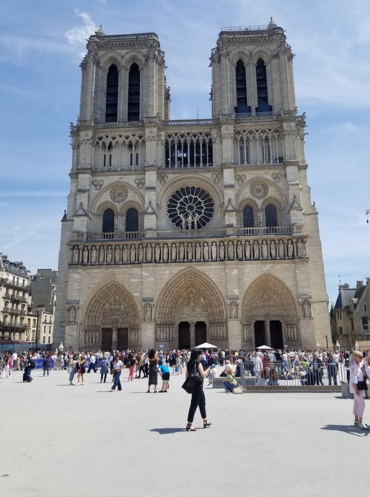 Photo of Notre Dame the front/entrance side.